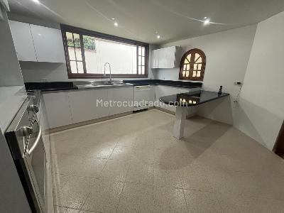 Casa de 4 alcobas en venta en Cedros De Provenza, Bogotá, 350 m² · foto 4 de 20