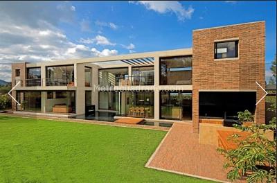 Casa de 4 alcobas en venta en Hacienda San Simon Pl, Bogotá, 1460 m² · foto 2 de 19
