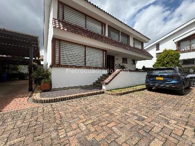 Casa de 3 alcobas en venta en San Jose De Bavaria, Bogotá, 800 m² · foto 1 de 20