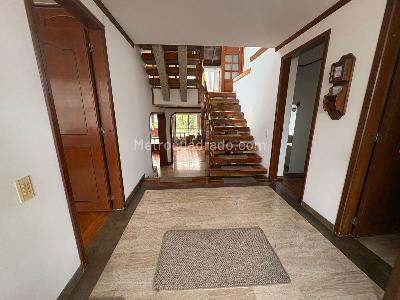 Casa de 3 alcobas en venta en San Jose De Bavaria, Bogotá, 800 m² · foto 2 de 20