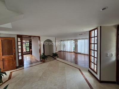Casa de 5 alcobas en venta en San Jose De Bavaria, Bogotá, 450 m² · foto 10 de 20