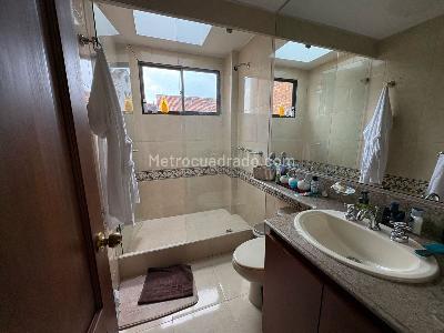 Casa de 4 alcobas en venta en San Jose De Bavaria, Bogotá, 800 m² · foto 15 de 20