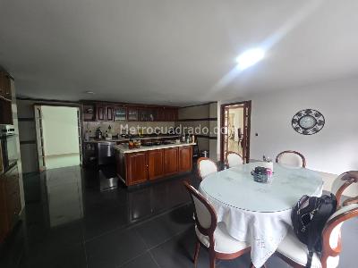 Casa de 4 alcobas en venta en San Jose De Bavaria, Bogotá · foto 10 de 20