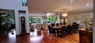 Casa de 5 alcobas en venta en San Jose De Bavaria, Bogotá, 800 m² · foto 2 de 10