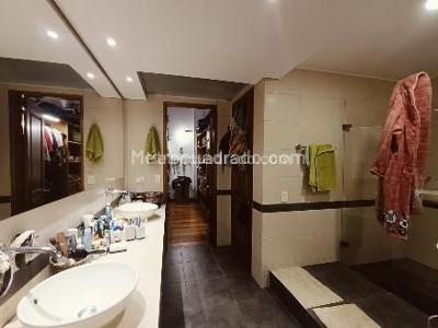 Casa de 4 alcobas en venta en San Jose De Bavaria, Bogotá, 850 m² · foto 10 de 18