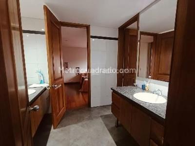 Casa de 4 alcobas en venta en San Jose De Bavaria, Bogotá, 850 m² · foto 15 de 18