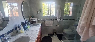 Casa de 4 alcobas en venta en San Jose De Bavaria, Bogotá, 1000 m² · foto 19 de 20