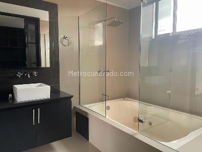 Casa de 4 alcobas en venta en San Jose De Bavaria, Bogotá, 835 m² · foto 15 de 20