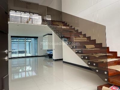 Casa de 4 alcobas en venta en San Jose De Bavaria, Bogotá, 835 m² · foto 2 de 20