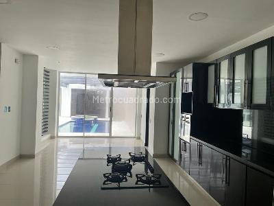 Casa de 4 alcobas en venta en San Jose De Bavaria, Bogotá, 835 m² · foto 3 de 20