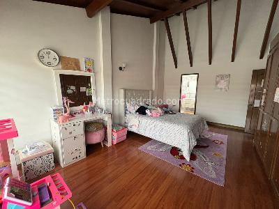 Casa de 4 alcobas en venta en San Jose De Bavaria, Bogotá, 1100 m² · foto 3 de 20