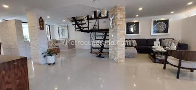 Casa de 4 alcobas en venta en San Jose De Bavaria, Bogotá, 200 m² · foto 3 de 20