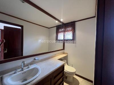 Casa de 4 alcobas en venta en San Jose De Bavaria, Bogotá, 800 m² · foto 11 de 20