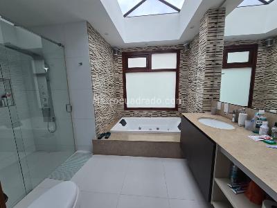 Casa de 5 alcobas en venta en San Jose De Bavaria, Bogotá, 800 m² · foto 15 de 20
