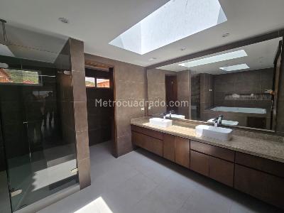 Casa de 5 alcobas en venta en San Jose De Bavaria, Bogotá, 620 m² · foto 13 de 16