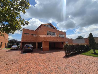 Casa de 5 alcobas en venta en San Jose De Bavaria, Bogotá, 620 m² · foto 16 de 16