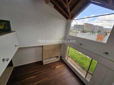 Casa de 5 alcobas en venta en San Jose De Bavaria, Bogotá, 620 m² · foto 4 de 16