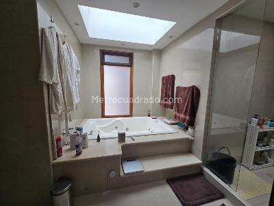 Casa de 4 alcobas en venta en San Jose De Bavaria, Bogotá, 419 m² · foto 17 de 20