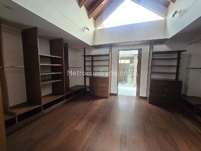 Casa de 5 alcobas en venta en San Jose De Bavaria, Bogotá, 800 m² · foto 15 de 20