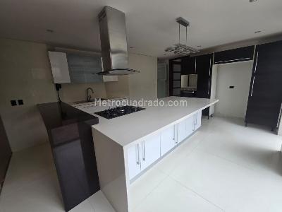 Casa de 4 alcobas en venta en Hacienda San Simon, Bogotá, 350 m² · foto 3 de 20