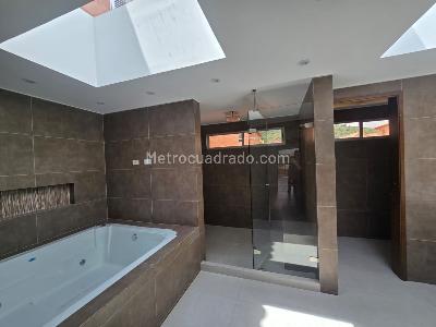 Casa de 5 alcobas en venta en San Jose De Bavaria, Bogotá, 620 m² · foto 10 de 20