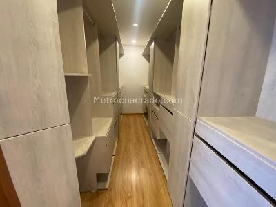 Casa de 4 alcobas en venta en San Jose De Bavaria, Bogotá, 400 m² · foto 18 de 20