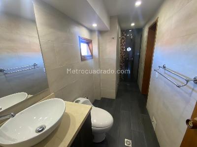 Casa de 4 alcobas en venta en San Jose De Bavaria, Bogotá, 400 m² · foto 19 de 20