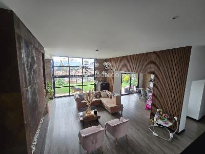 Casa de 3 alcobas en venta en San Jose De Bavaria, Bogotá, 350 m² · foto 2 de 15
