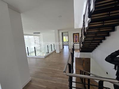 Casa de 4 alcobas en venta en San Jose De Bavaria, Bogotá, 400 m² · foto 8 de 18