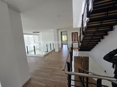 Casa de 4 alcobas en arriendo en San Jose De Bavaria, Bogotá, 400 m² · foto 8 de 20