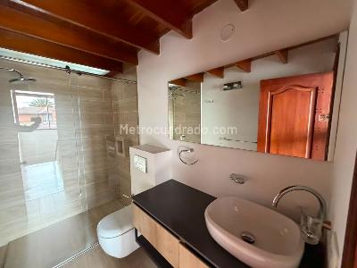 Casa de 4 alcobas en arriendo en San Jose De Bavaria, Bogotá, 400 m² · foto 17 de 20