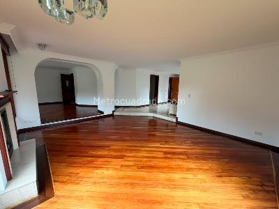 Casa de 4 alcobas en arriendo en San Jose De Bavaria, Bogotá, 400 m² · foto 4 de 20