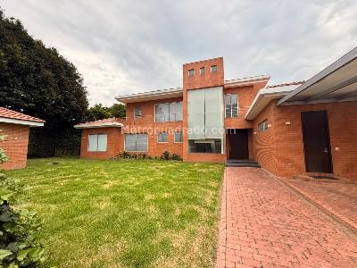 Casa de 4 alcobas en venta en Hacienda San Simon, Bogotá, 419 m² · foto 1 de 19