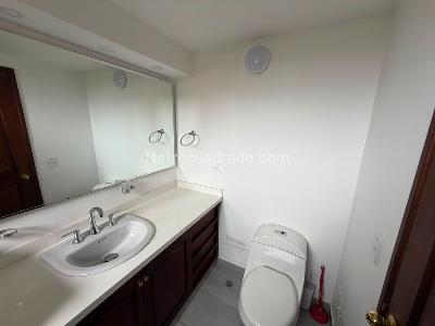 Casa de 4 alcobas en venta en San Jose De Bavaria, Bogotá, 400 m² · foto 18 de 20