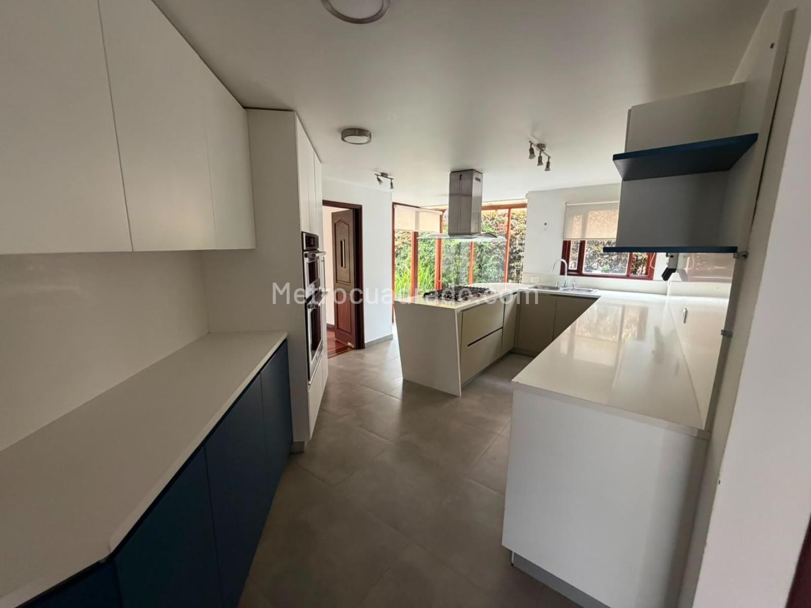 Casa de 4 habitaciones en venta en San Jose Bavaria, Bogotá — imagen 1 de 20