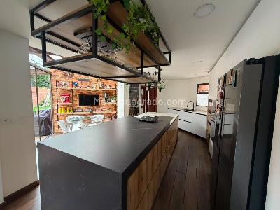 Casa de 4 alcobas en venta en San Jose De Bavaria, Bogotá, 800 m² · foto 2 de 18