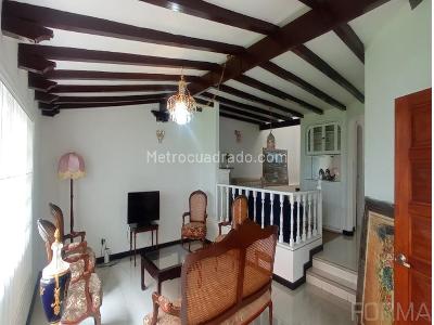 Casa de 5 alcobas en arriendo en Santa Barbara Central, Bogotá, 336 m² · foto 3 de 19