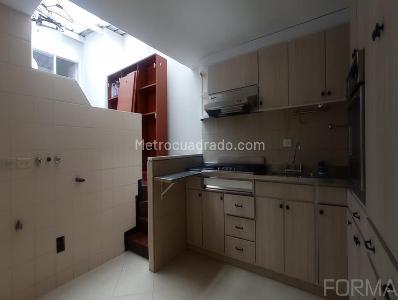 Casa de 5 alcobas en arriendo en Santa Barbara Central, Bogotá, 336 m² · foto 6 de 19