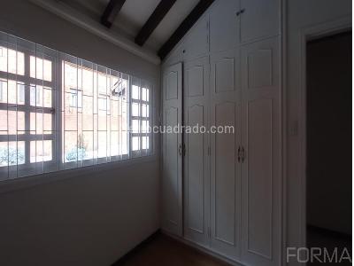Casa de 5 alcobas en arriendo en Santa Barbara Central, Bogotá, 336 m² · foto 13 de 19