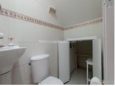 Casa de 5 alcobas en arriendo en Santa Barbara Central, Bogotá, 336 m² · foto 14 de 19