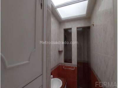 Casa de 5 alcobas en arriendo en Santa Barbara Central, Bogotá, 336 m² · foto 15 de 19