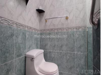 Casa de 5 alcobas en arriendo en Santa Barbara Central, Bogotá, 336 m² · foto 17 de 19