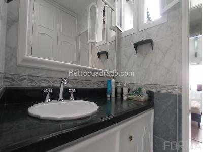 Casa de 5 alcobas en arriendo en Santa Barbara Central, Bogotá, 336 m² · foto 18 de 19