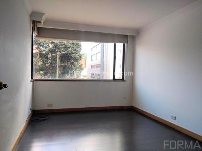 Apartamento de 3 alcobas en arriendo en Santa Barbara Occidental, Bogotá, 139 m² · foto 9 de 20