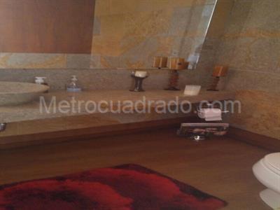 Casa de 4 alcobas en venta en San Jose De Bavaria, Bogotá, 1000 m² · foto 3 de 20