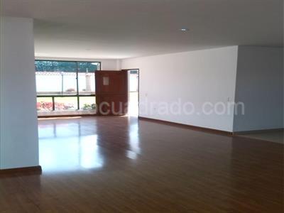 Casa de 3 alcobas en venta en San Jose De Bavaria, Bogotá, 600 m² · foto 3 de 13