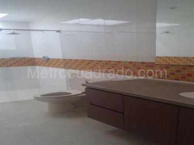 Casa de 4 alcobas en venta en San Jose De Bavaria, Bogotá, 800 m² · foto 14 de 18