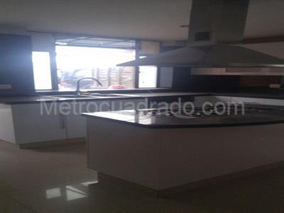 Casa de 4 alcobas en venta en San Jose De Bavaria, Bogotá, 800 m² · foto 4 de 18