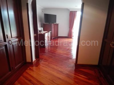 Casa de 4 alcobas en venta en San Jose De Bavaria, Bogotá, 800 m² · foto 2 de 3