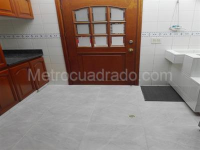 Casa de 4 alcobas en venta en San Jose De Bavaria, Bogotá, 800 m² · foto 3 de 3
